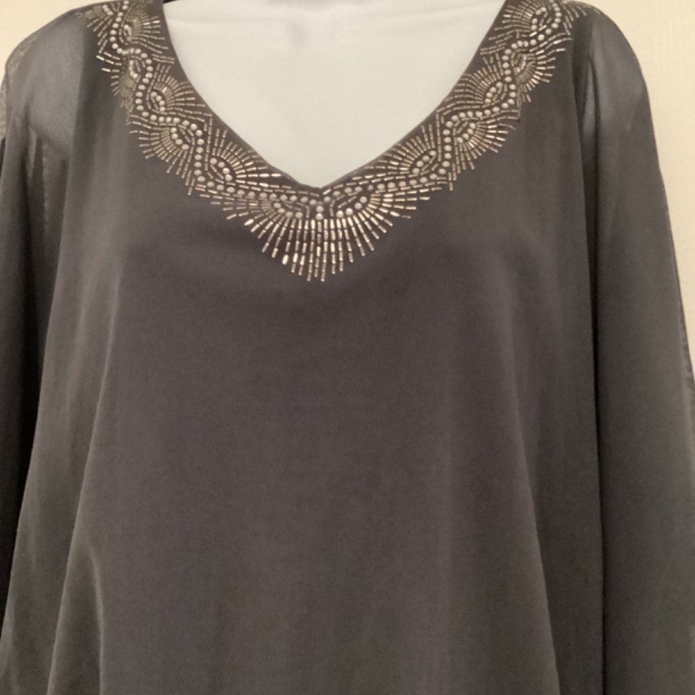 Classic Dolman Embellished Sleeve Top (Grey) (PREOWNED) COLOR ADJUSTING/CAMERA